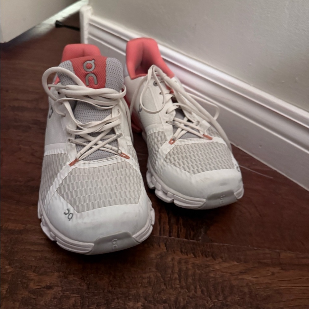 On Cloud shoes - image 2